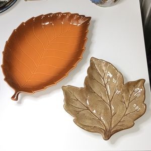 Descrotive leaf serving plates. Set of 2